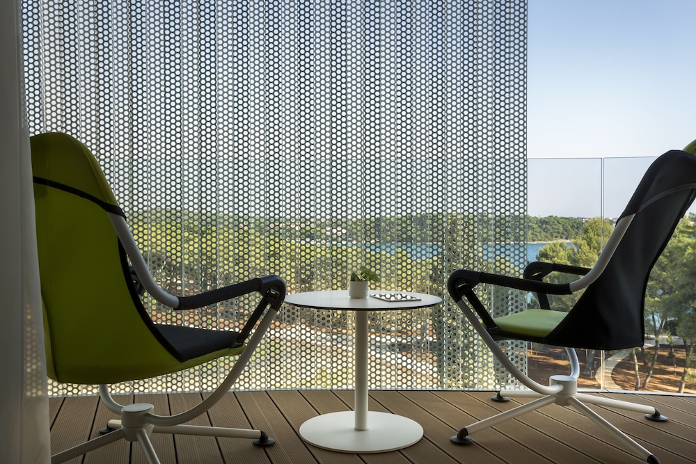Amarin Suite with balcony, sea view thumbnail 5
