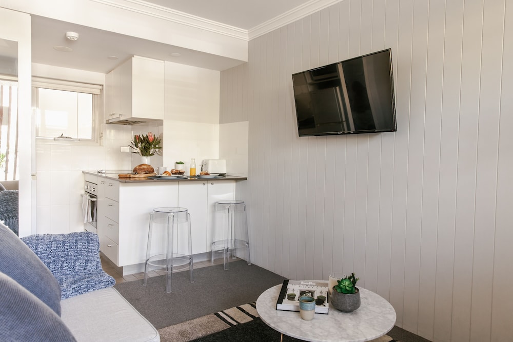 One Bedroom Apartment - Photo 2