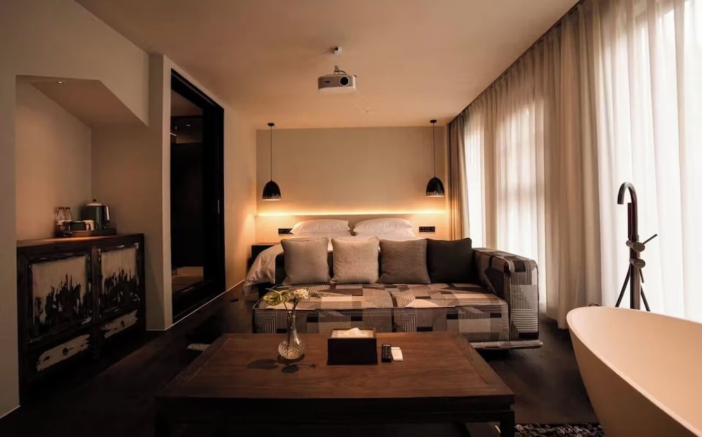 Classic Double Room, City View photo 2