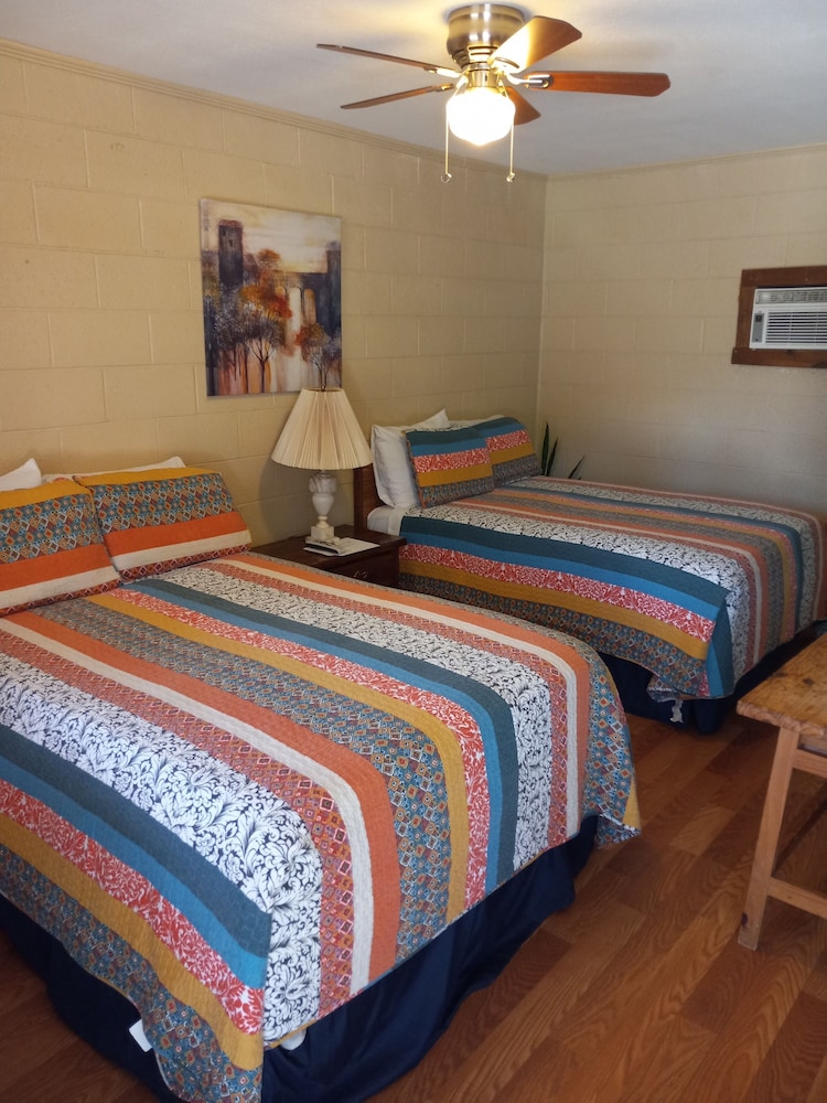 Basic Double Room, 2 Double Beds photo 1