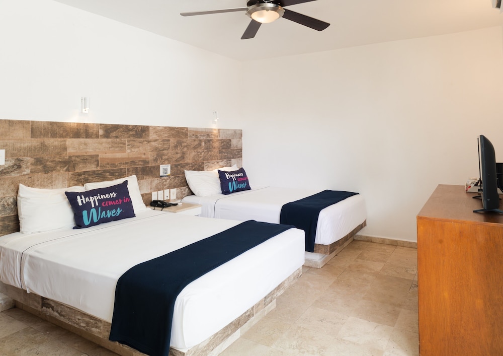 Standard Room, 2 Double Beds - Photo 6