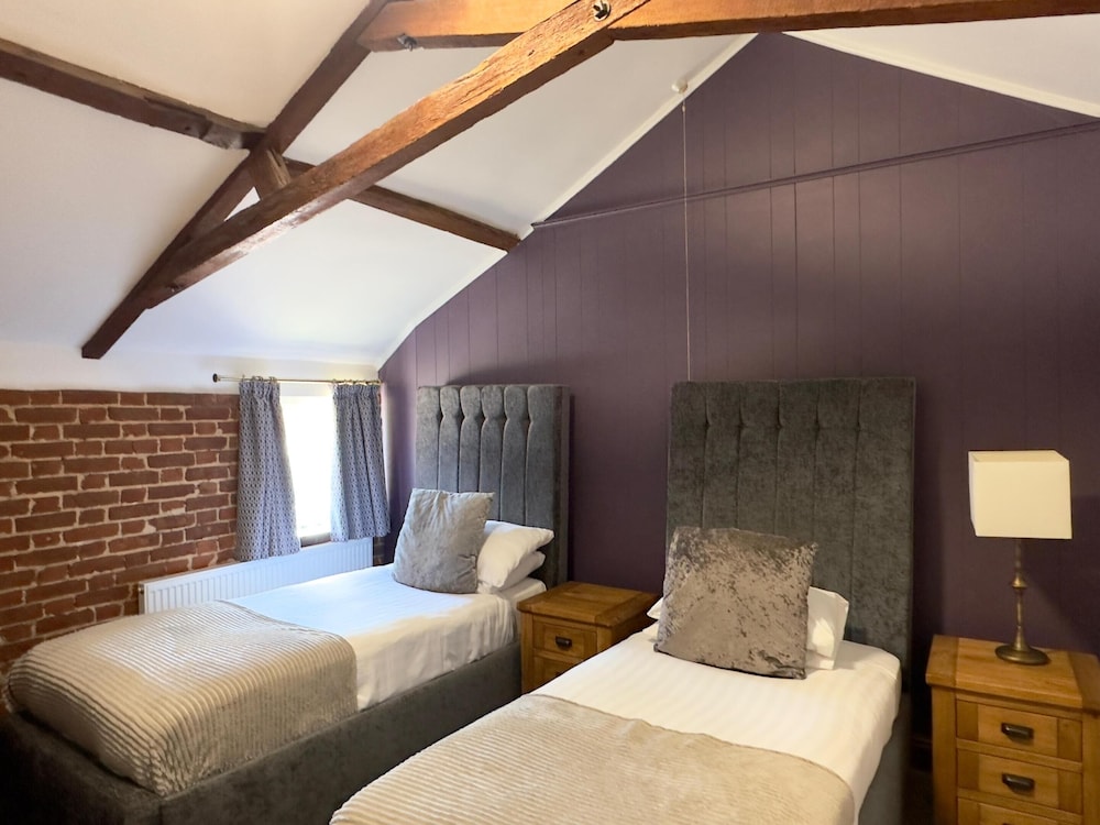Standard Twin Room, Ensuite - Photo 4