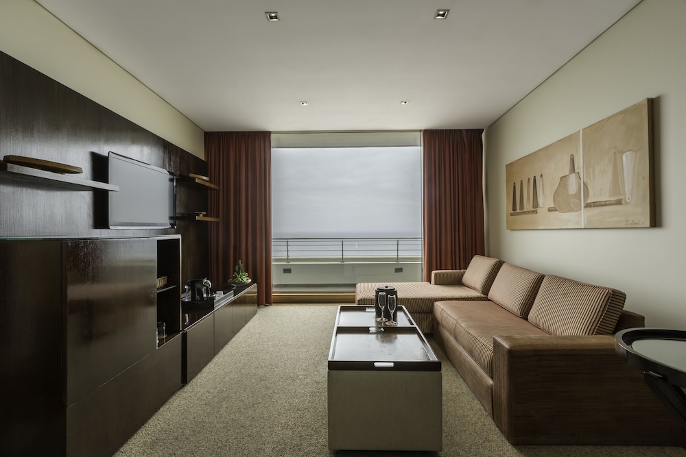 Presidential Room, 1 King Bed, Non Smoking photo 3