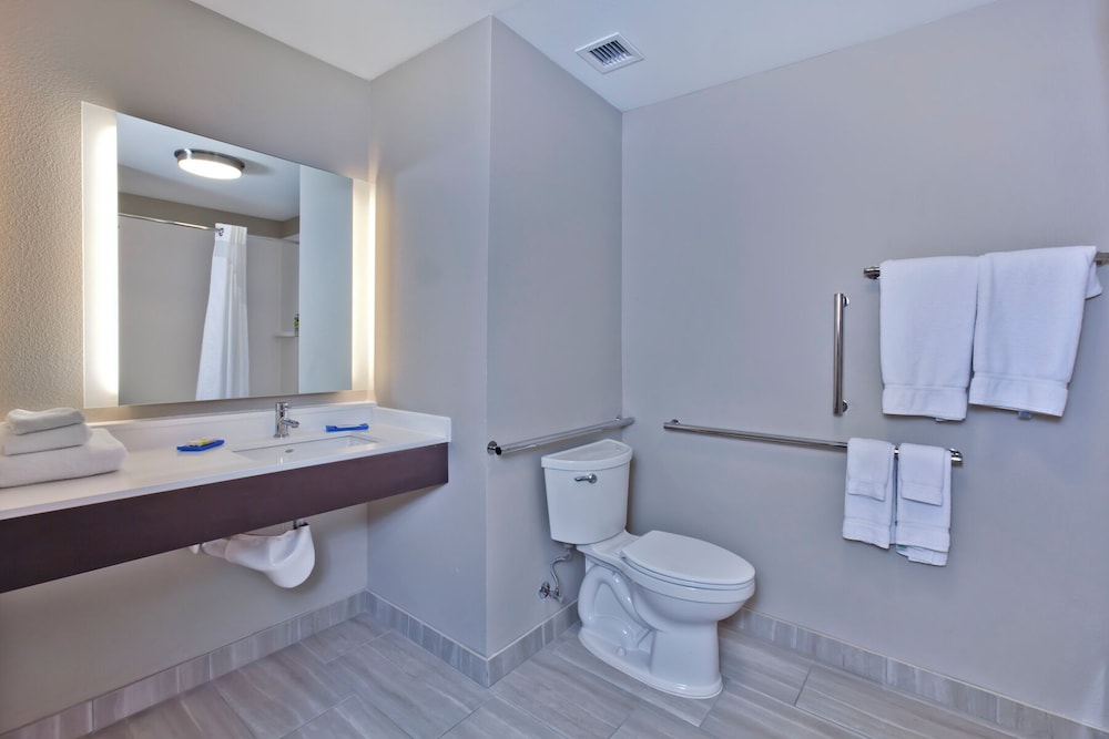 Room - Photo 2