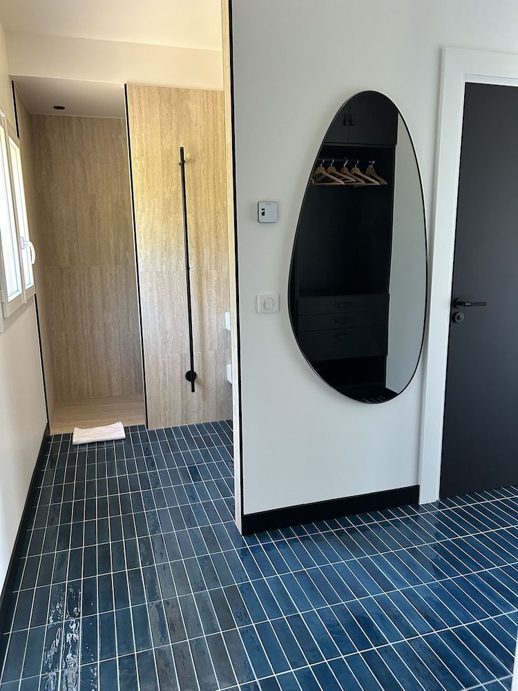 Superior Suite, Ensuite, Pool View photo 3