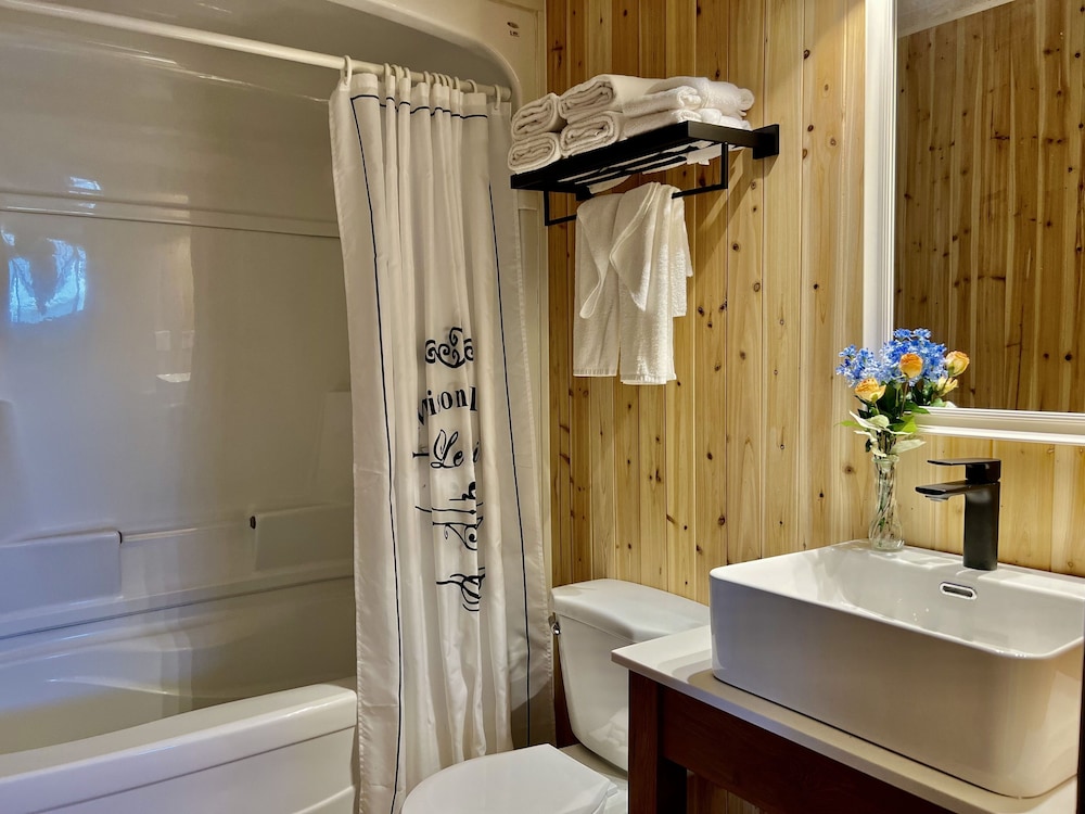 Standard Suite, 2 Bedrooms, Poolside photo 2