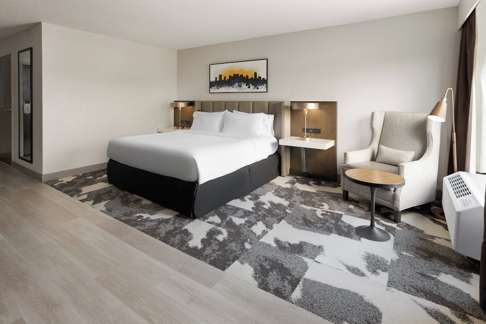 Standard Room, 1 King Bed - Photo 3