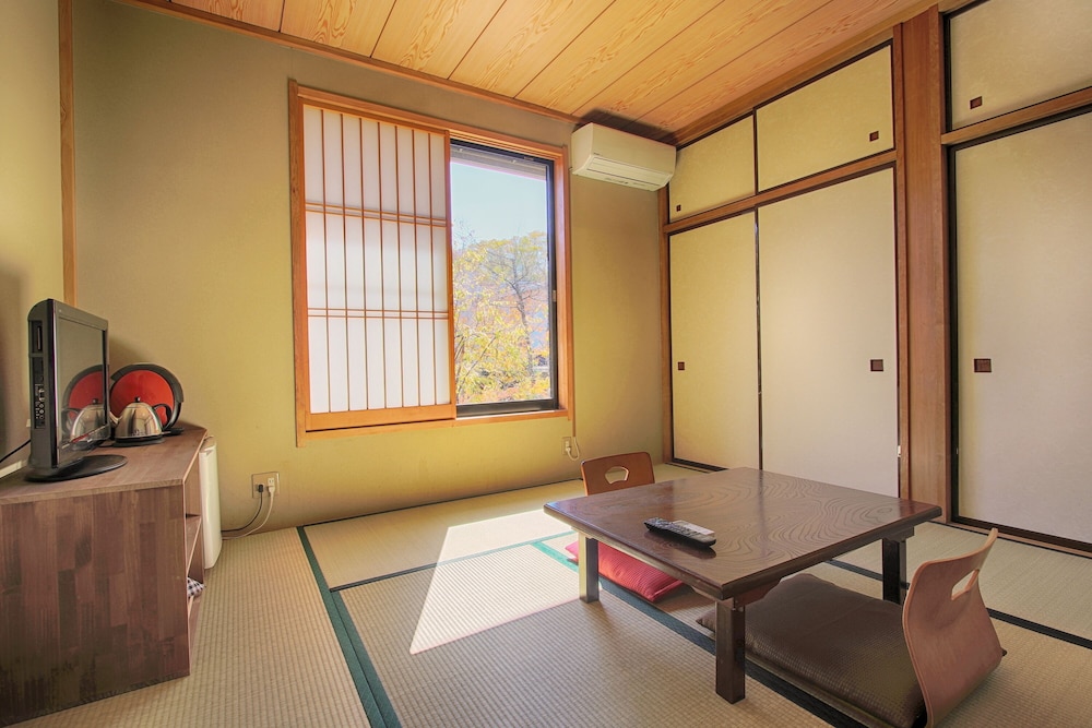 Economy Triple Room (207) - Photo 2
