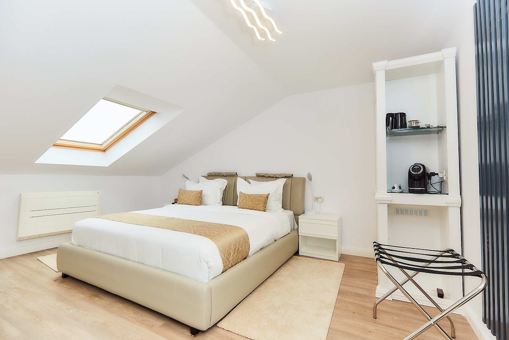 Executive Loft King