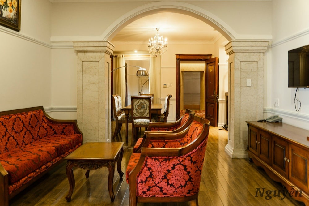 Palace Suite thumbnail 5