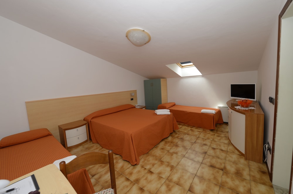 Quadruple Room (Mansarda) - Photo 1