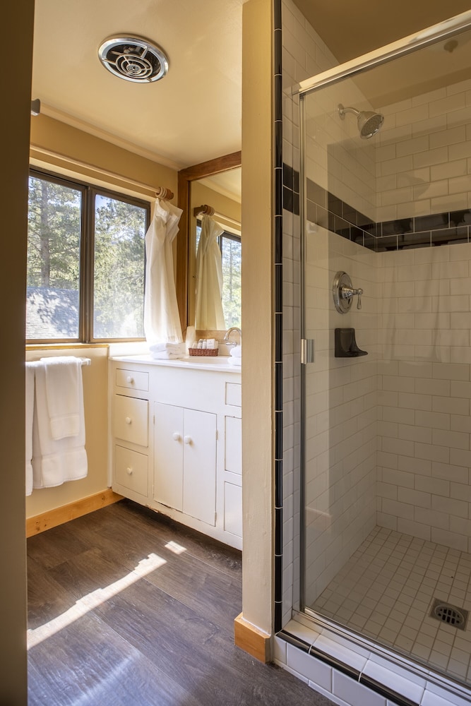 Room (Lodge Room with Private Bath-No Pets) photo 3