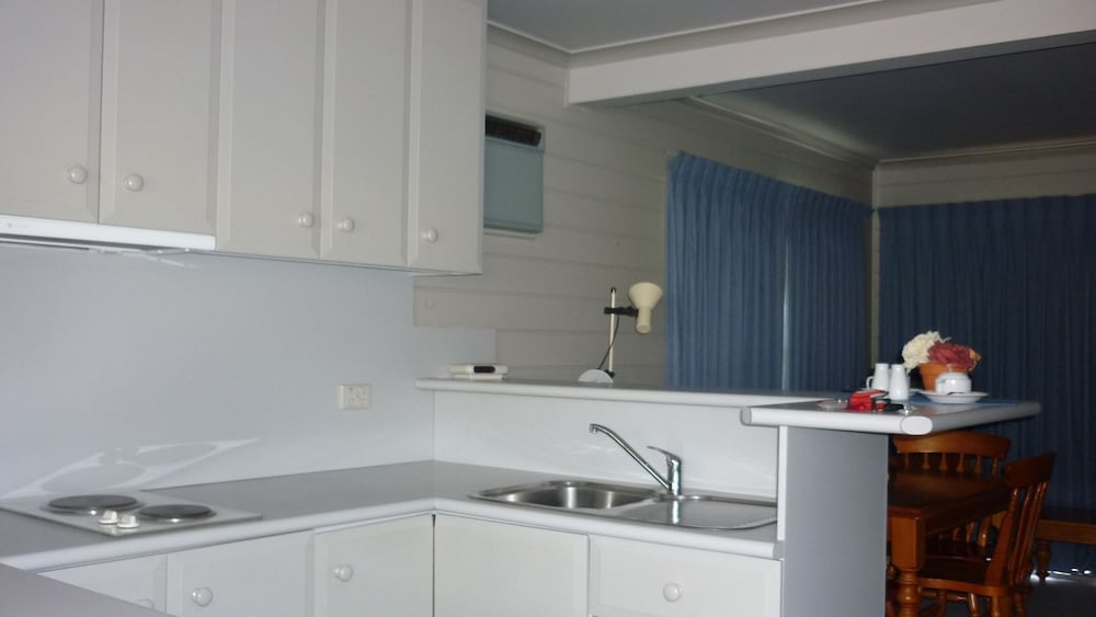 Basic Cabin, 2 Bedrooms, Non Smoking, Kitchenette (Mansfield Country cabins) photo 2