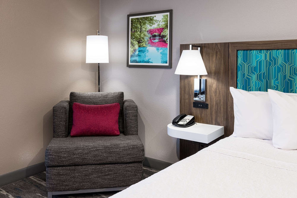 Room, 1 King Bed, Accessible, Non Smoking - Photo 3