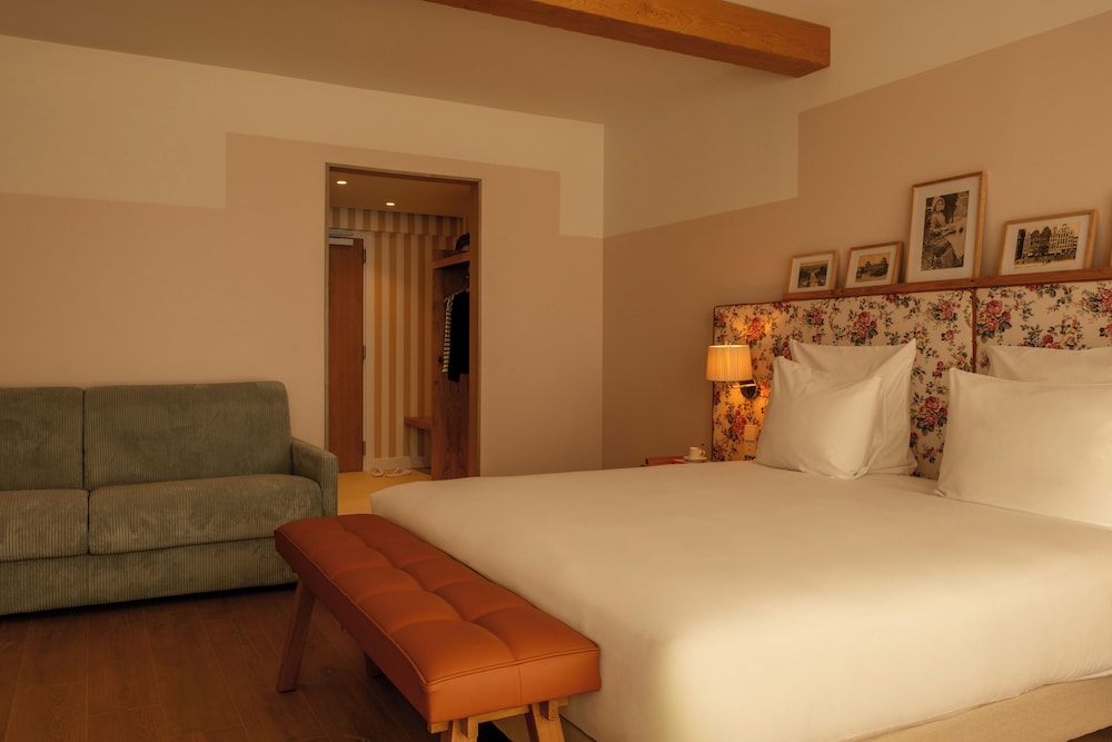 Executive Room - Photo 1