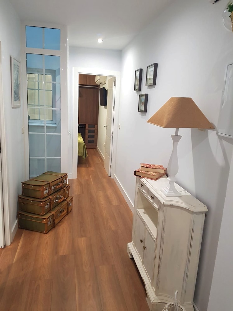Design Apartment, 2 Bedrooms, Fireplace, Poolside