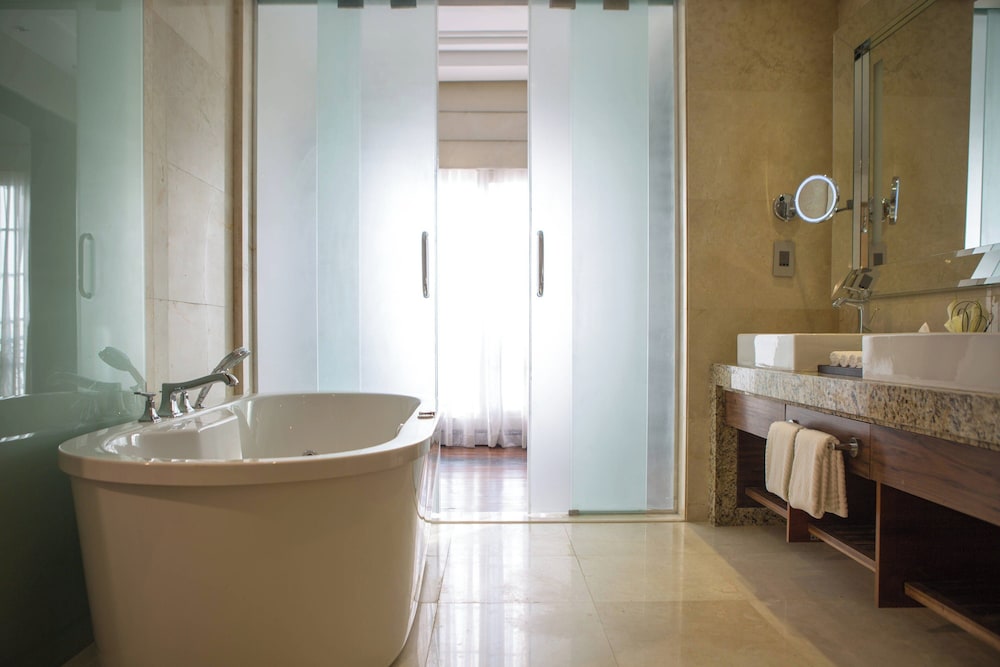 Presidential Suite, 1 King Bed, Pool View thumbnail 5