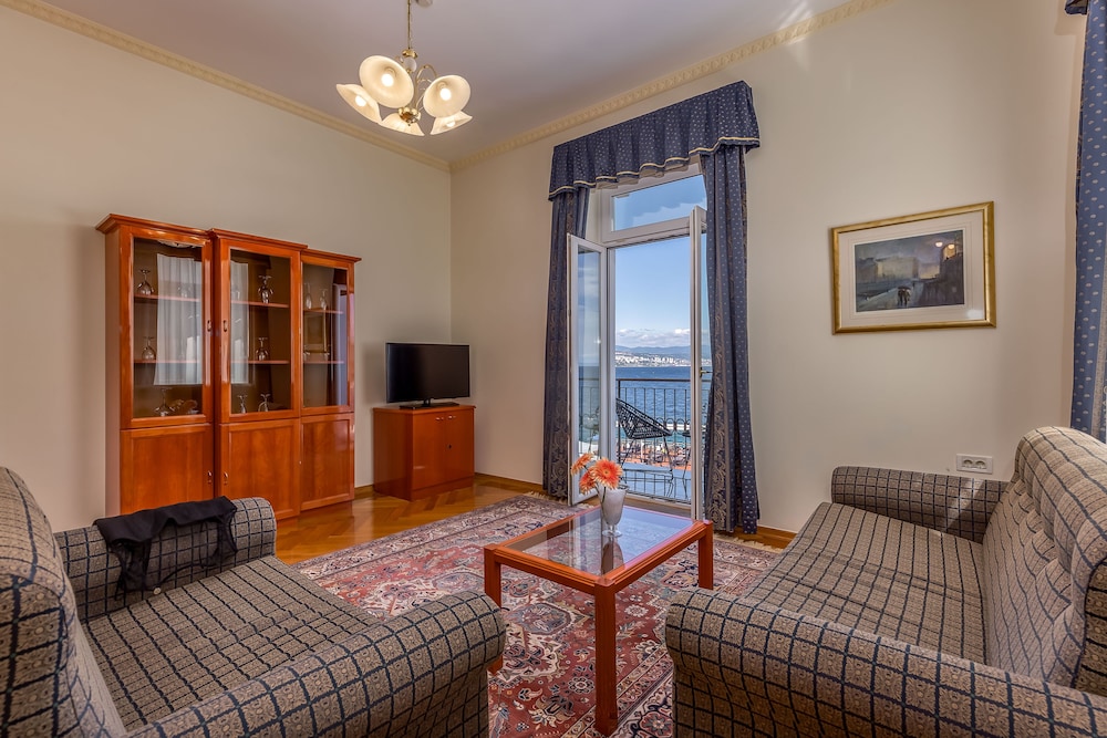 Superior Suite, 1 Bedroom, Balcony, Sea View photo 3