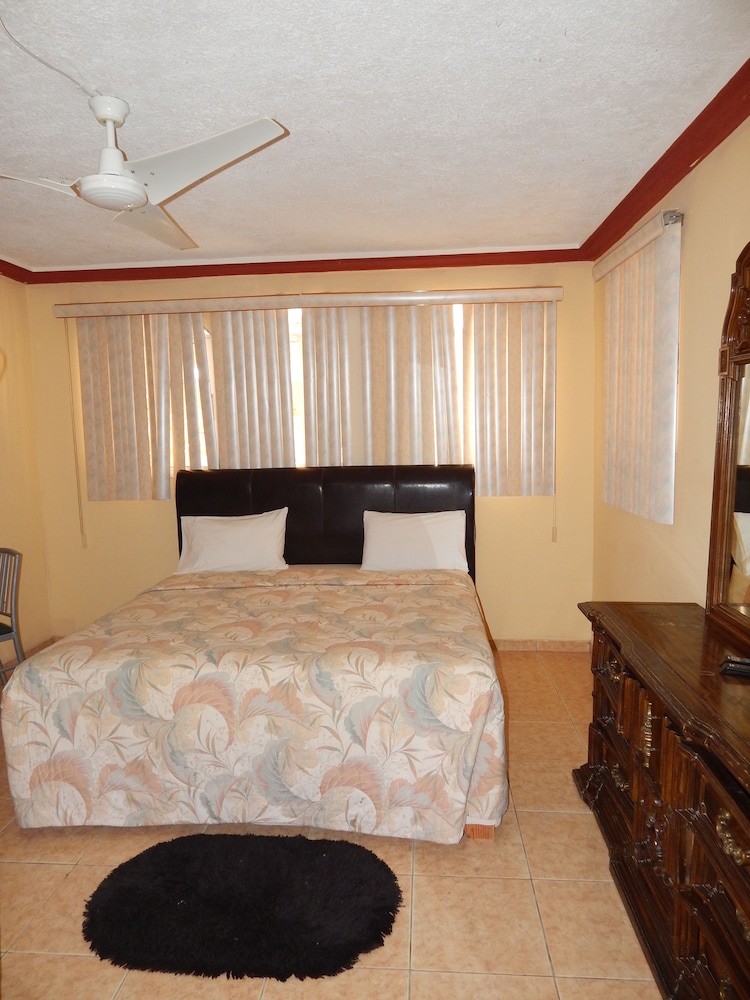 Premium Room, 1 King Bed photo 2