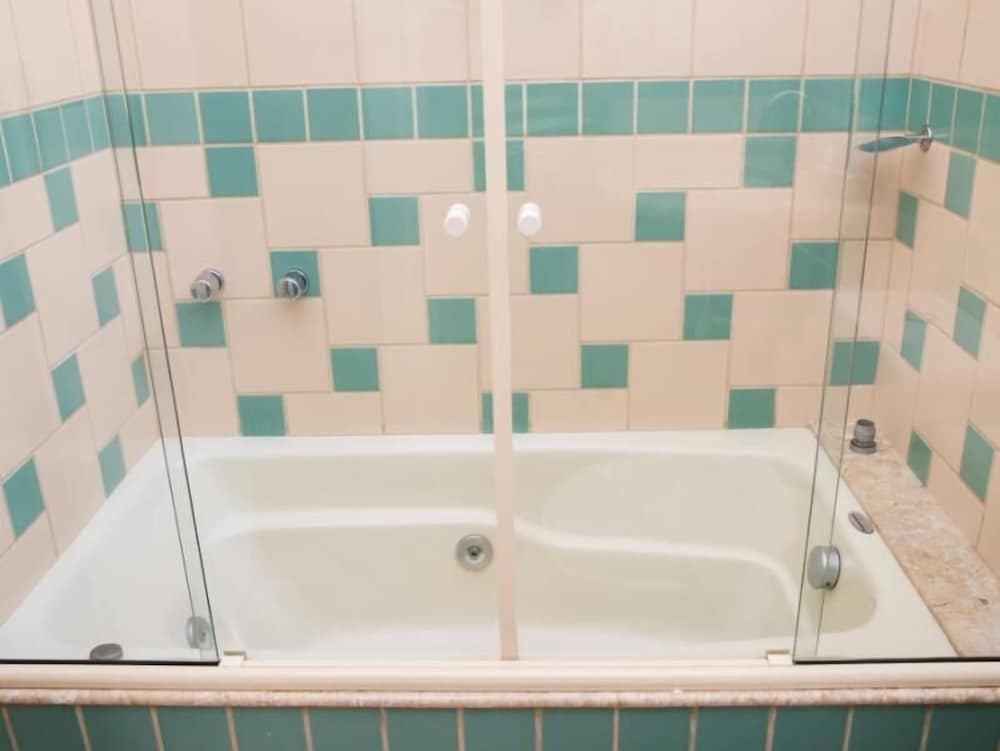 Deluxe Room, Bathtub photo 3
