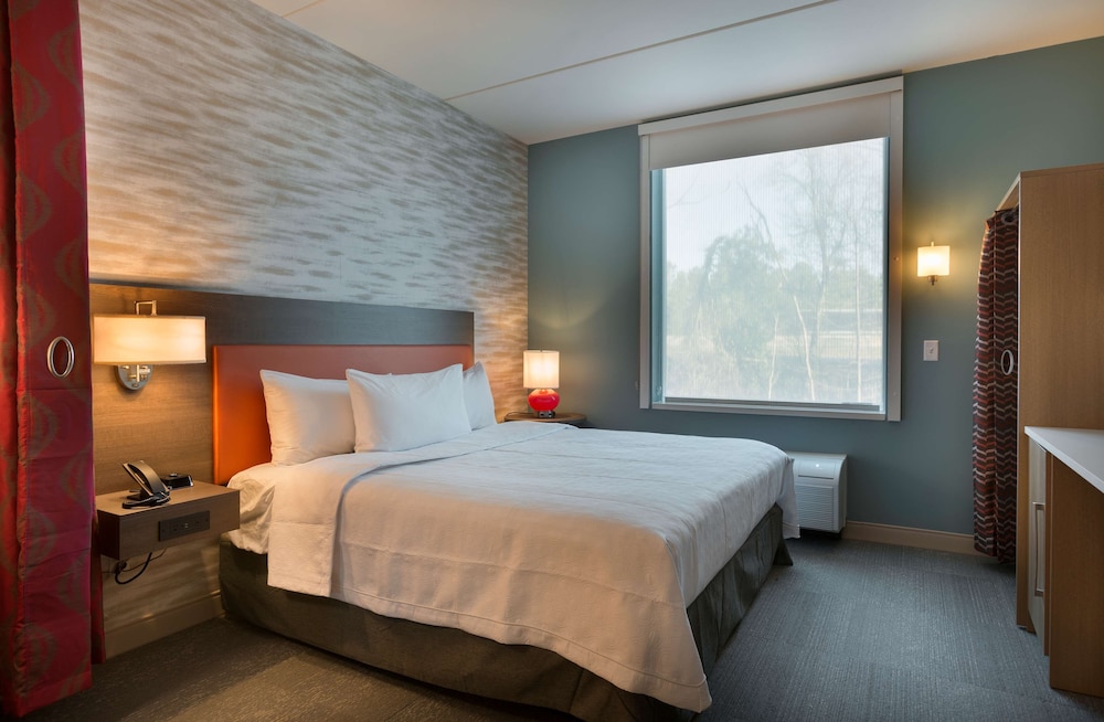 Studio Suite, 1 King Bed, Non Smoking - Photo 1