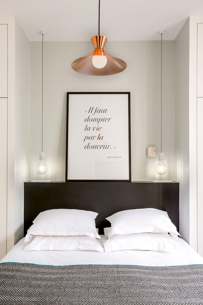 Signature Apartment photo 2