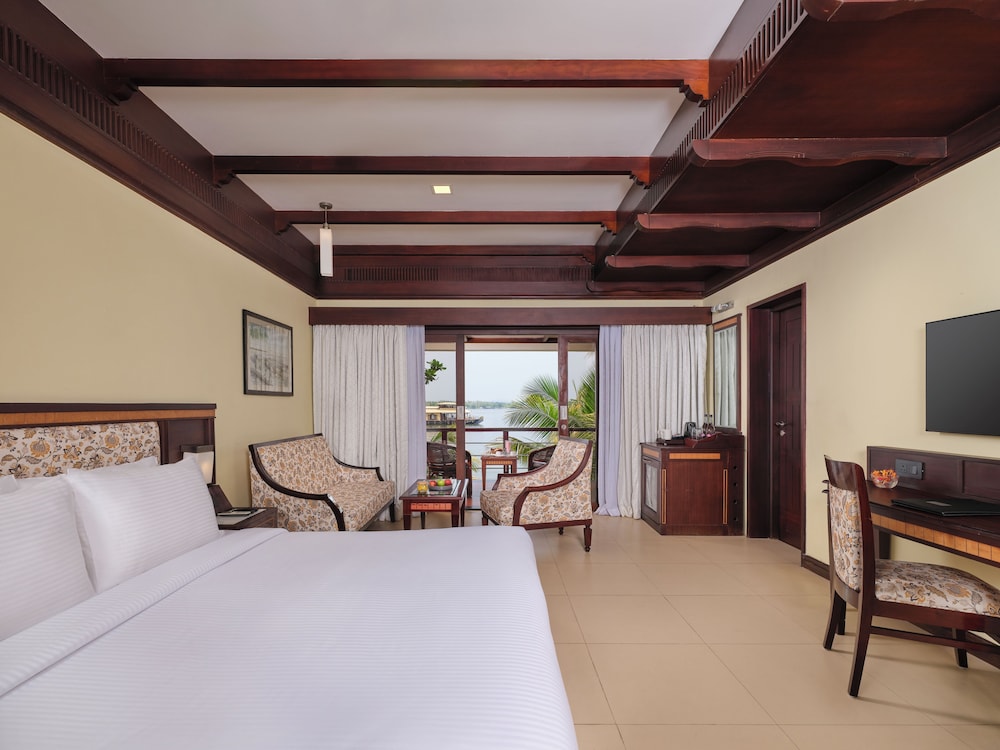 Lake View Suite with Balcony - Photo 1