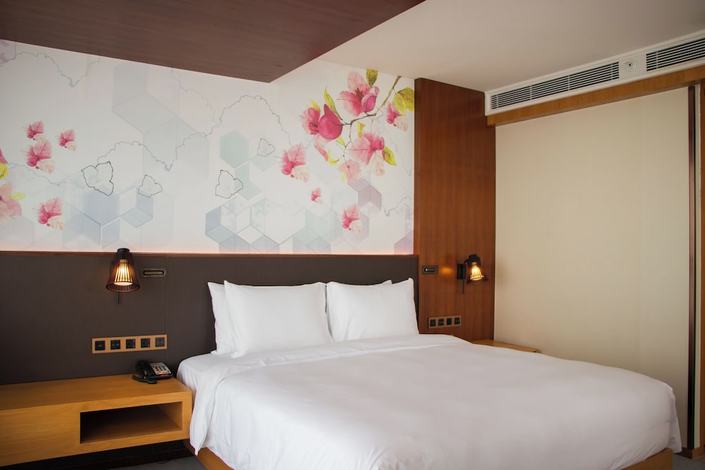 King Guest Room with View - Photo 10