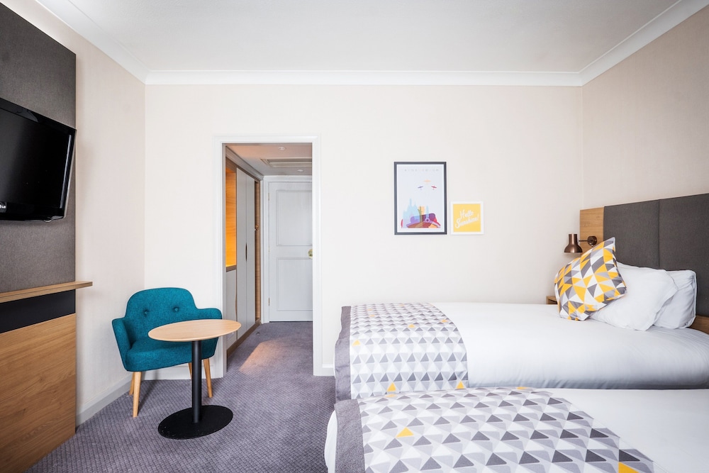 Suite, 1 Queen Bed (Minibar) - Photo 2