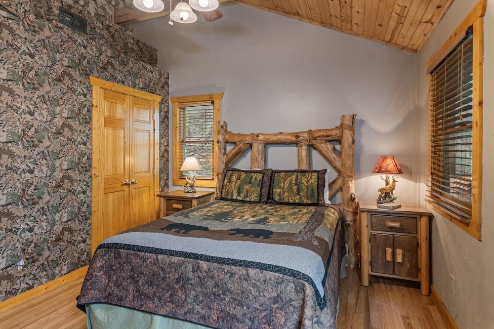 Cabin, Multiple Beds, Hot Tub, Mountain View (Bear Haven Retreat)
