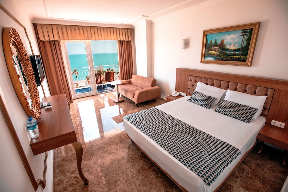 Double or Twin Room, Partial Sea View
