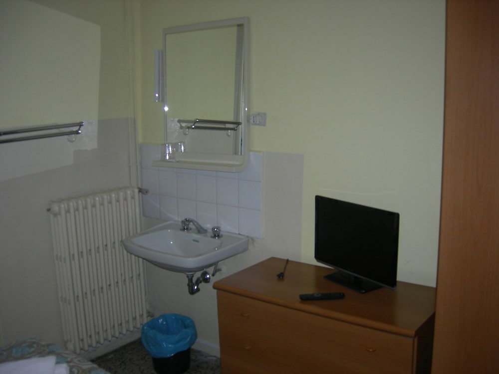 Double or Twin Room, Shared Bathroom photo 2