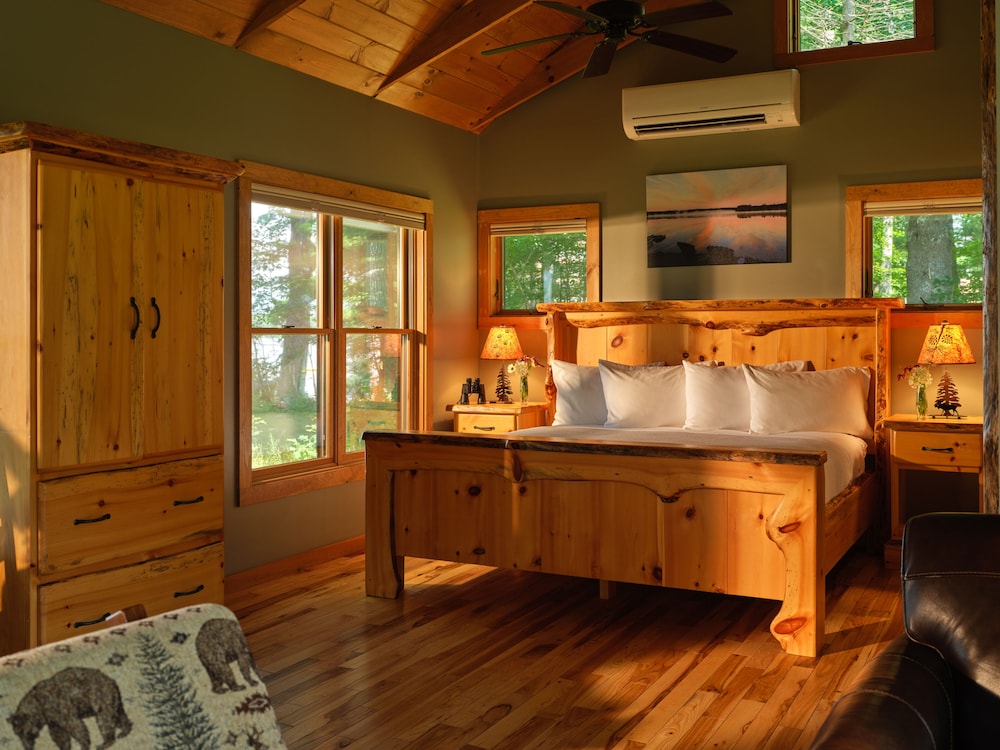 Eagle's Nest Cabin, Accessible, Fireplace, Dog Friendly photo 3