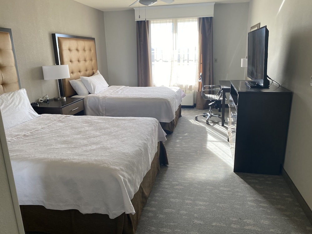Suite, 2 Queen Beds, Accessible, Bathtub - Photo 2