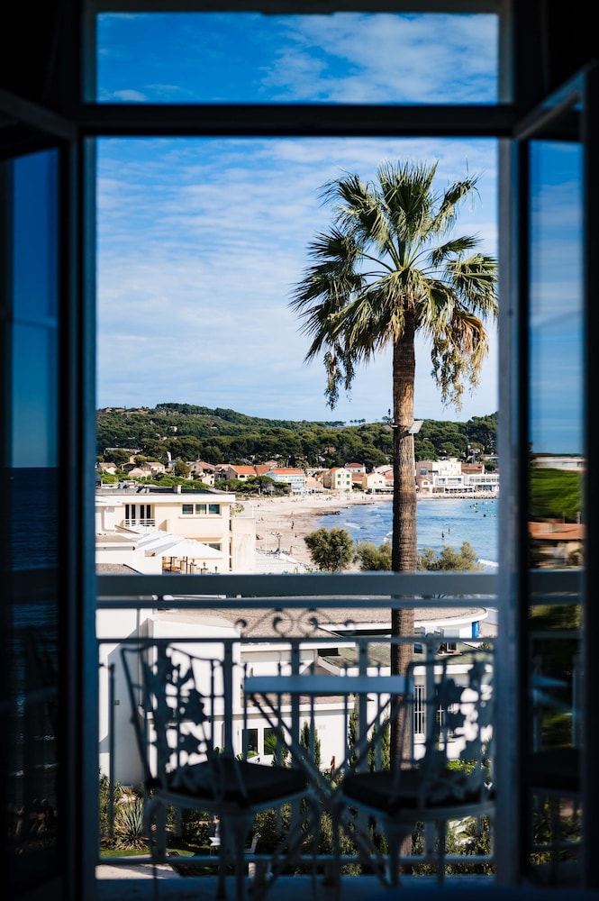 Suite, 1 King Bed, Accessible (Riviera) photo 2