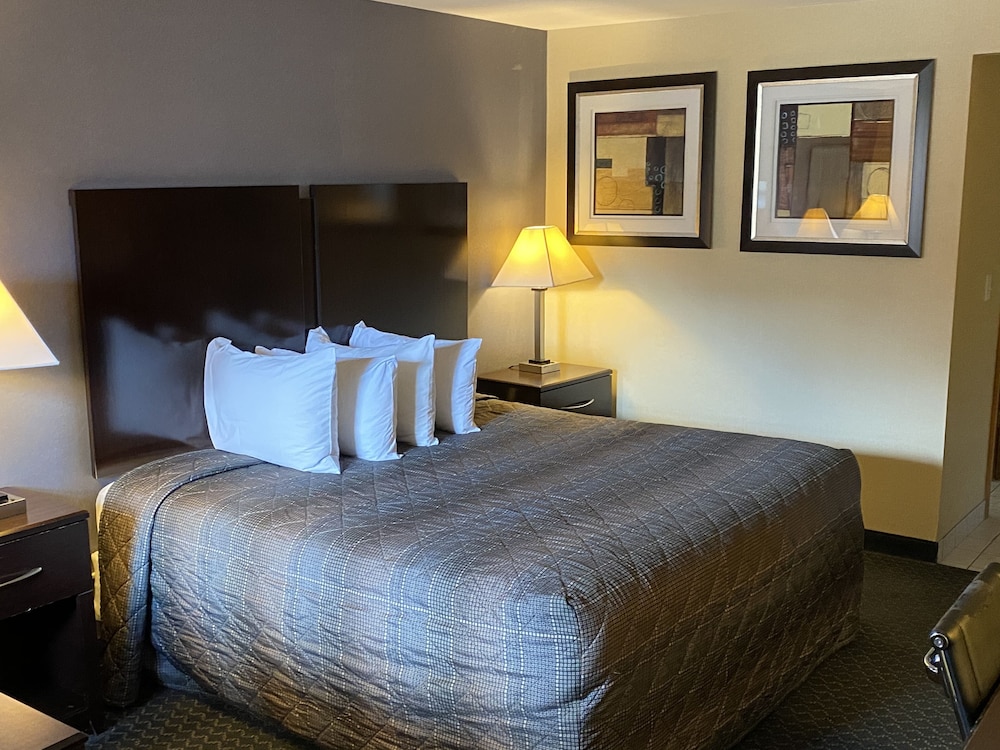 Standard Room, 1 Queen Bed photo 1