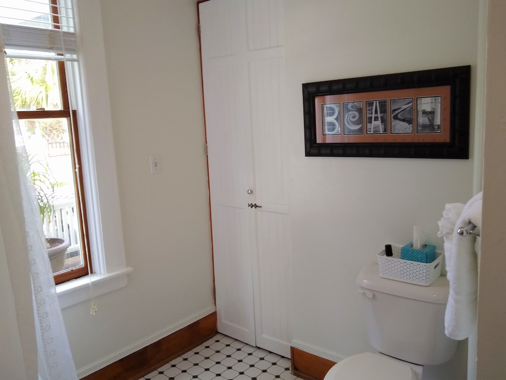 Comfort Double Room Single Use, Private Bathroom (Tropical Garden) photo 3