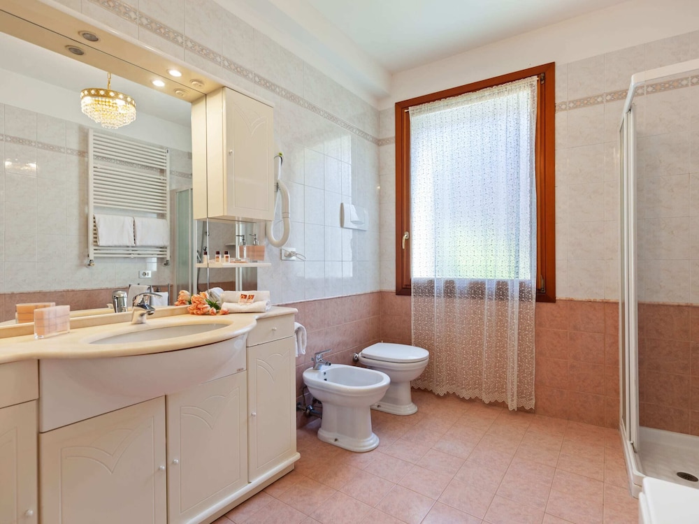 Double Room, Non Smoking - Photo 1