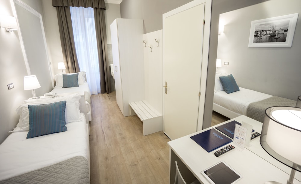 Superior Double Room, 2 Twin Beds, Ensuite photo 3