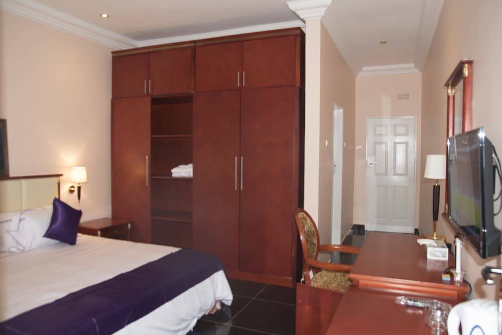 Comfort Chalet, 1 Bedroom, Pool View photo 1