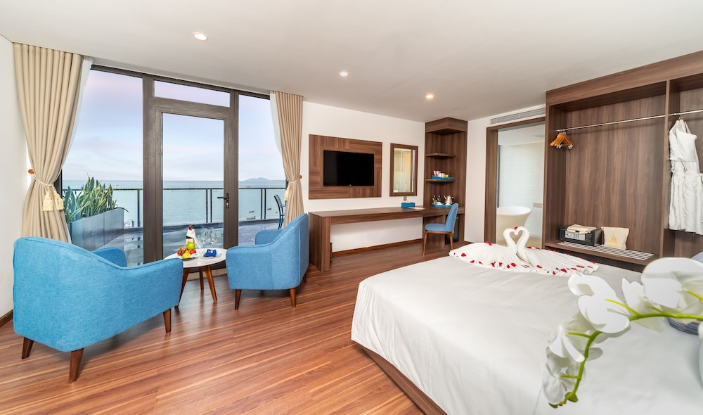 Honeymoon Suite, Ocean View