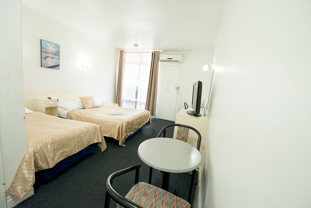Standard Twin Room, Multiple Beds - Photo 7