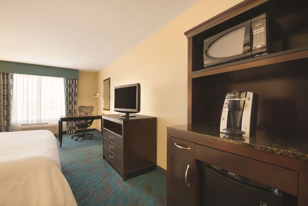 Room, 1 Queen Bed, Accessible, Bathtub (Mobility & Hearing) - Photo 5
