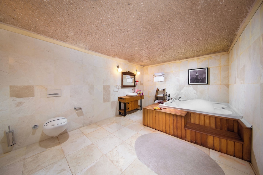 Underground Cave Rooms with Jacuzzi photo 2