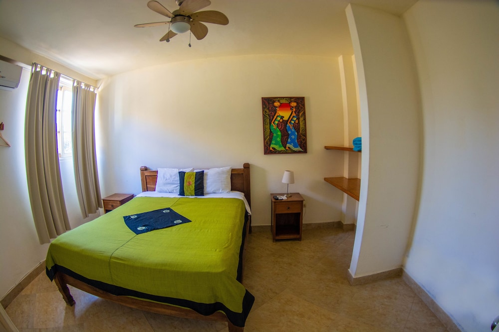 Standard Room, 1 Queen Bed