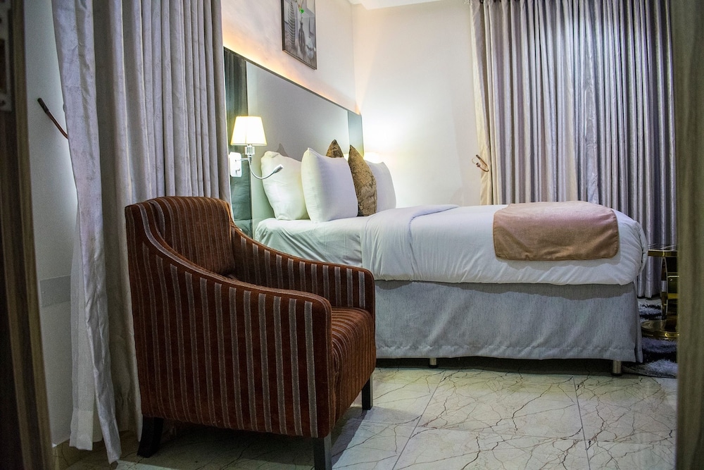 Deluxe Room - Photo 25