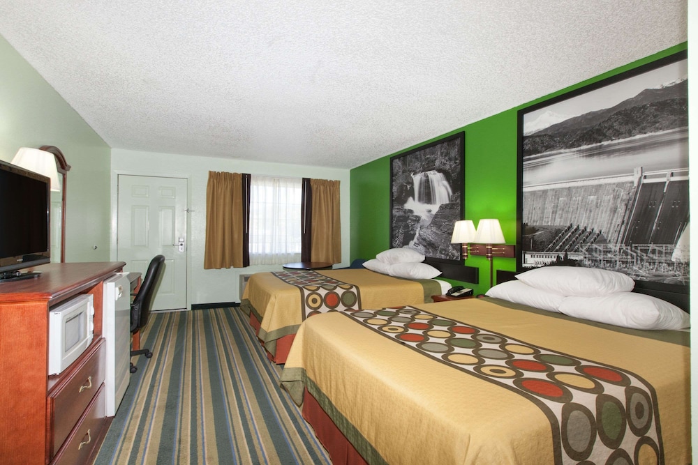 Room, 2 Queen Beds, Accessible, Non Smoking - Photo 5