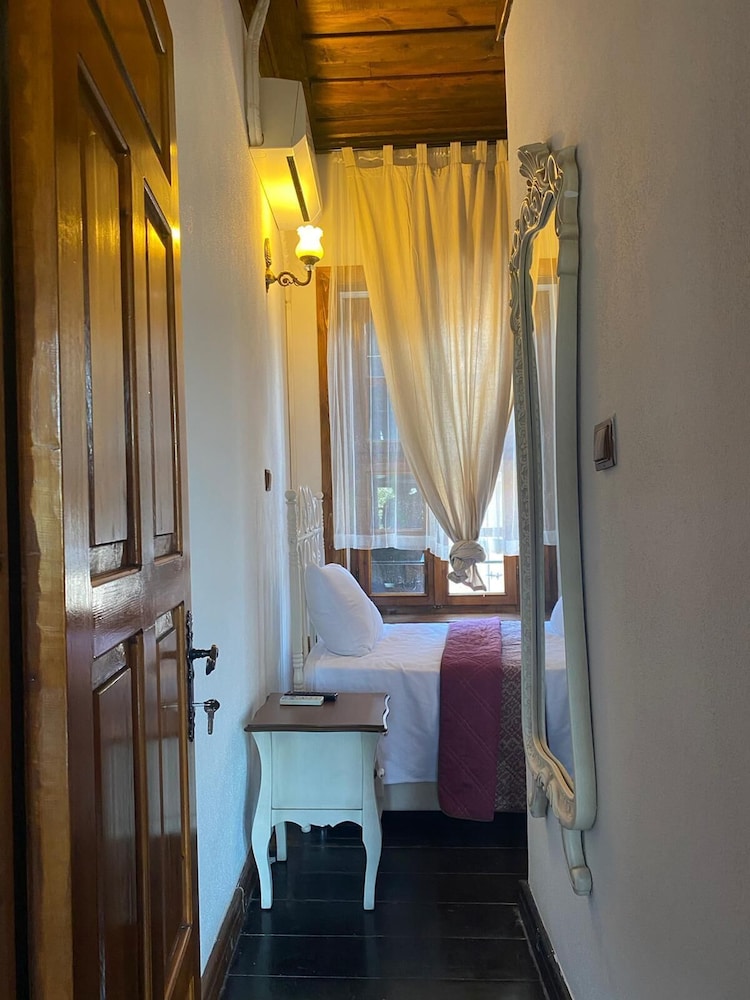Standard Single Room photo 2