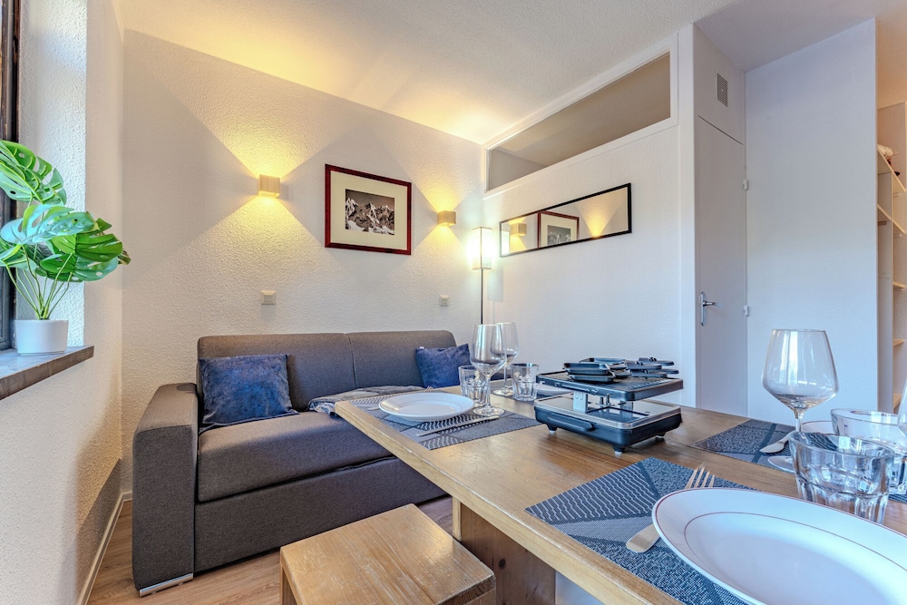 Exclusive Apartment, Balcony, Mountain View photo 1