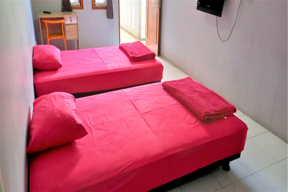 Standard Twin Room - Photo 4